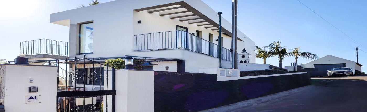 BLUE-OCEAN-VILLA-PEDESTRIAN-ENTRANCE