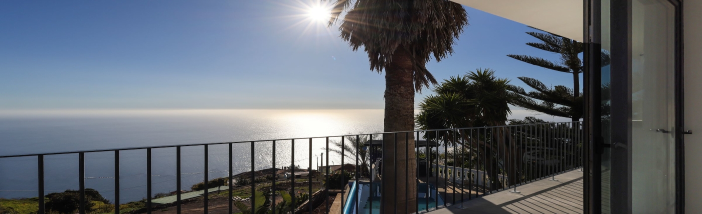 BLUE-OCEAN-VILLA-magnificent-views-over-the-Ocean