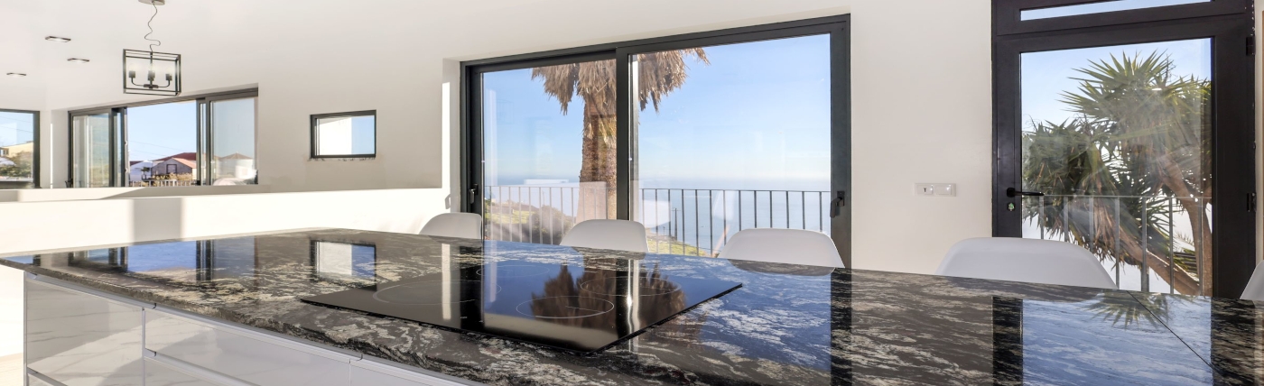 BLUE-OCEAN-VILLA-DINING-AREA-SEAVIEW
